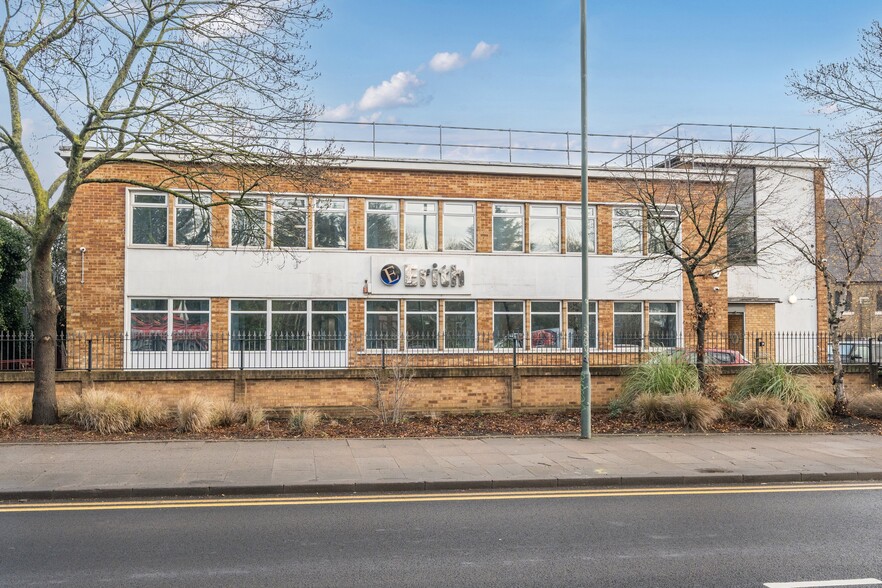 7 Queen St, Erith to rent - Building Photo - Image 2 of 10