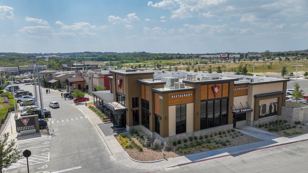 13905 N I-35, San Antonio, TX to rent - Building Photo - Image 1 of 9