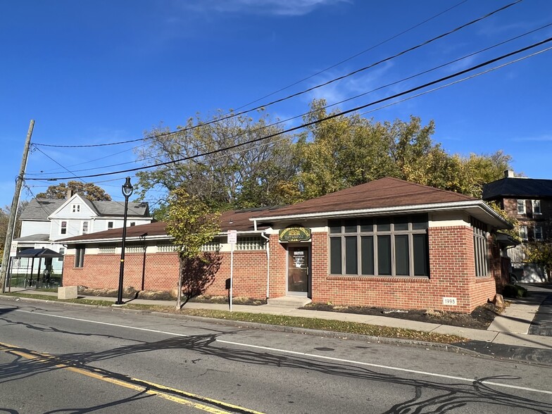 924 Jefferson Ave, Rochester, NY for sale - Primary Photo - Image 1 of 4