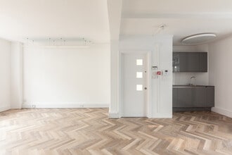 23-25 Eastcastle St, London to rent Interior Photo- Image 2 of 3