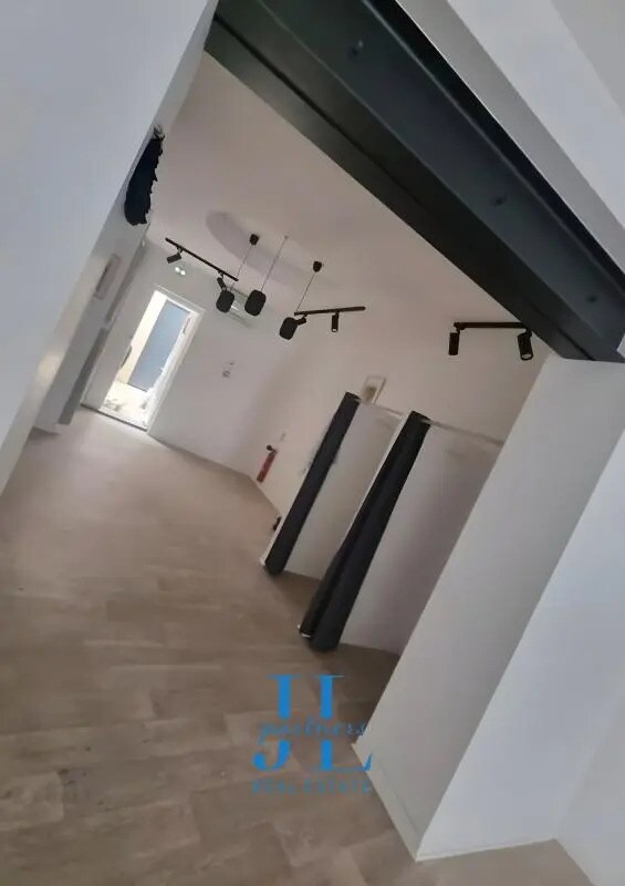 Retail in Bordeaux to rent Building Photo- Image 1 of 8