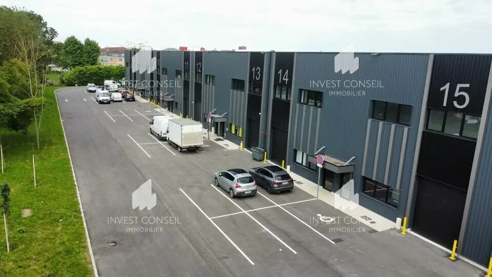 Light Industrial in Cergy to rent Building Photo- Image 1 of 9