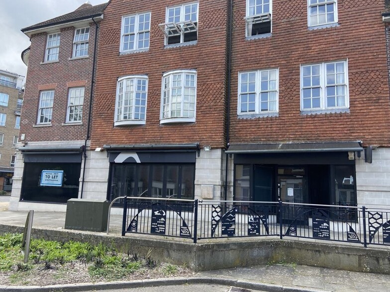 26-32 High St, Crawley to rent - Building Photo - Image 3 of 6