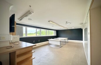 8 Skyline Park, Bristol to rent Interior Photo- Image 1 of 10