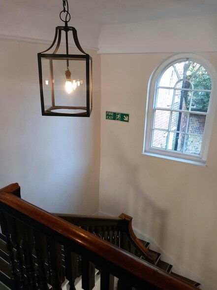 2 West St, Henley On Thames to rent - Building Photo - Image 2 of 13