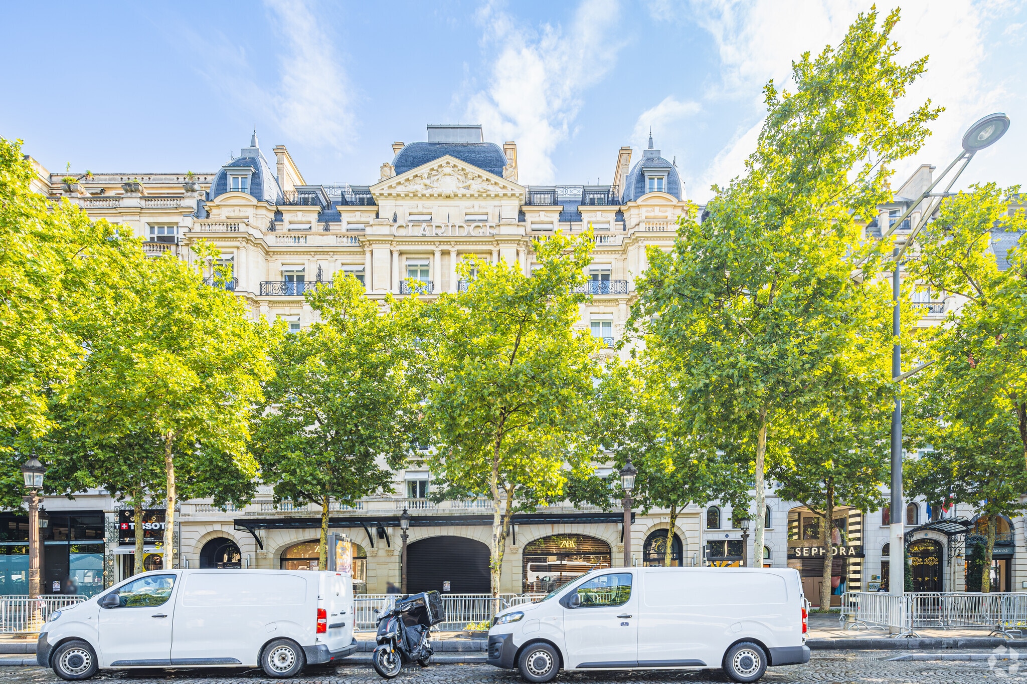 Retail in Paris to rent Primary Photo- Image 1 of 7