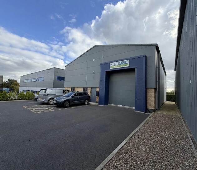 16 Sadler Ct, Lincoln to rent - Building Photo - Image 2 of 2