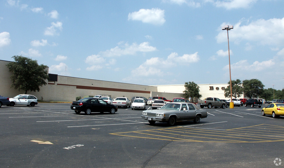 300 Early Blvd, Early, TX for rent - Building Photo - Image 1 of 12