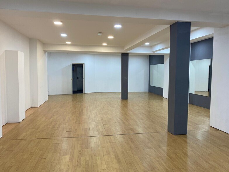 Office / Retail in Martorell, Barcelona to rent - Interior Photo - Image 2 of 4