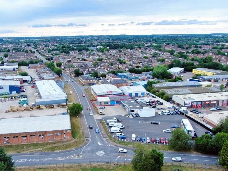 Churchill Rd, Bicester to rent - Aerial - Image 2 of 12