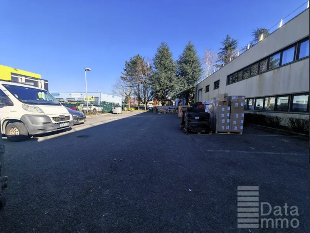 50 Rue Du Pre Des Aulnes, Pontault-Combault to rent Building Photo- Image 1 of 3