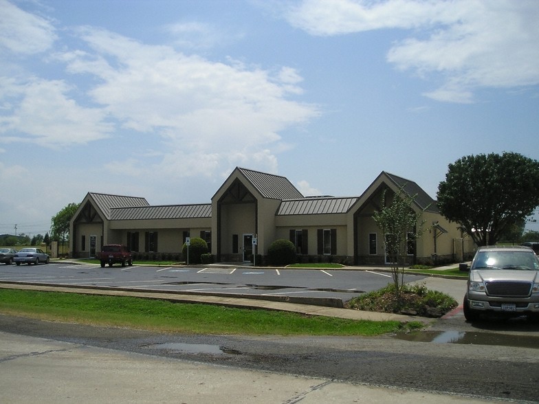 3311 N Interstate 35 Hwy, Denton, TX for rent - Primary Photo - Image 1 of 23