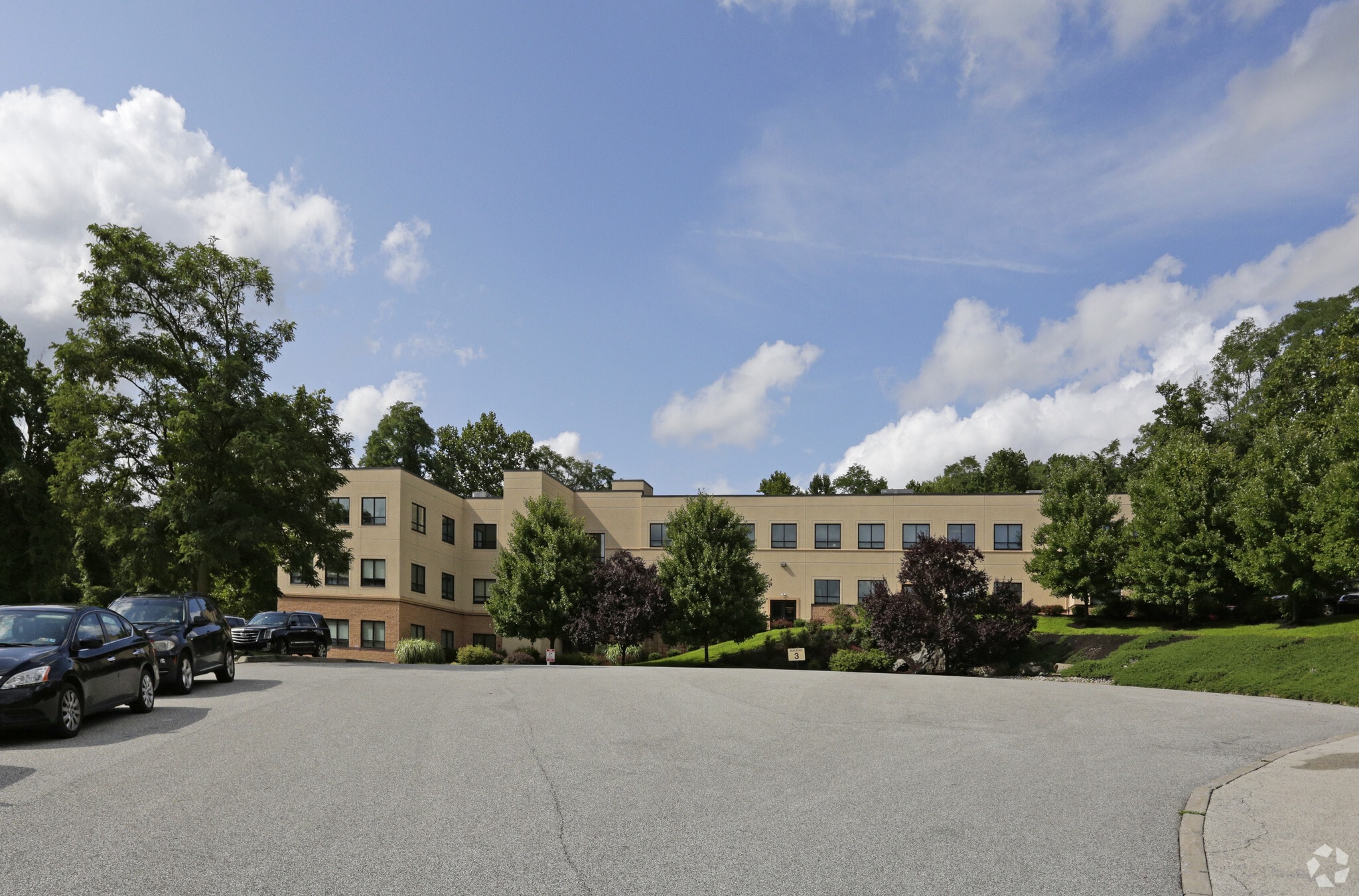 1 Raymond Dr, Havertown, PA to rent Building Photo- Image 1 of 15