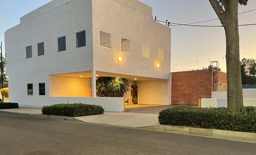 4001 W Magnolia Blvd, Burbank, CA for sale - Building Photo - Image 1 of 1