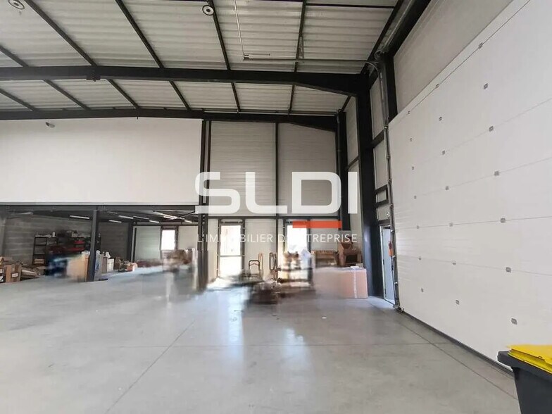 Light Industrial in Chassieu to rent - Building Photo - Image 3 of 15