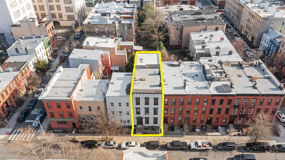 132 Calyer St, Brooklyn, NY for sale - Building Photo - Image 3 of 23