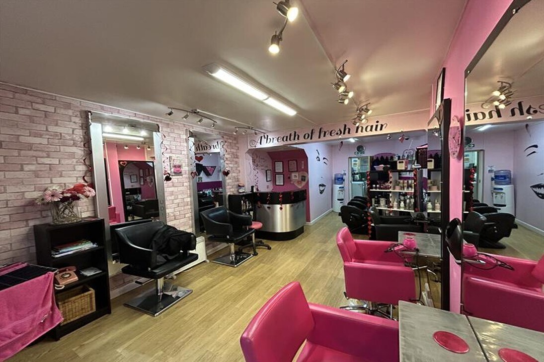 37 Fore St, Ivybridge to rent Interior Photo- Image 1 of 5