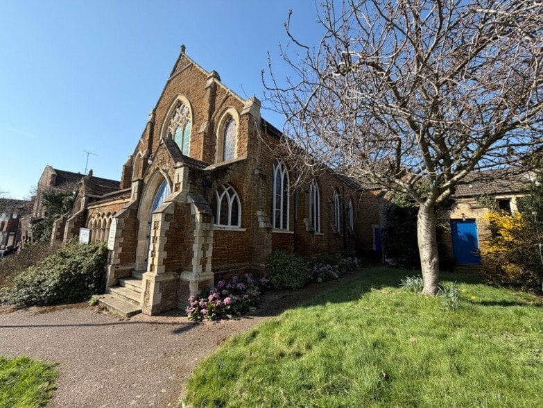 68 Lowestoft Rd, Great Yarmouth for sale - Building Photo - Image 3 of 15