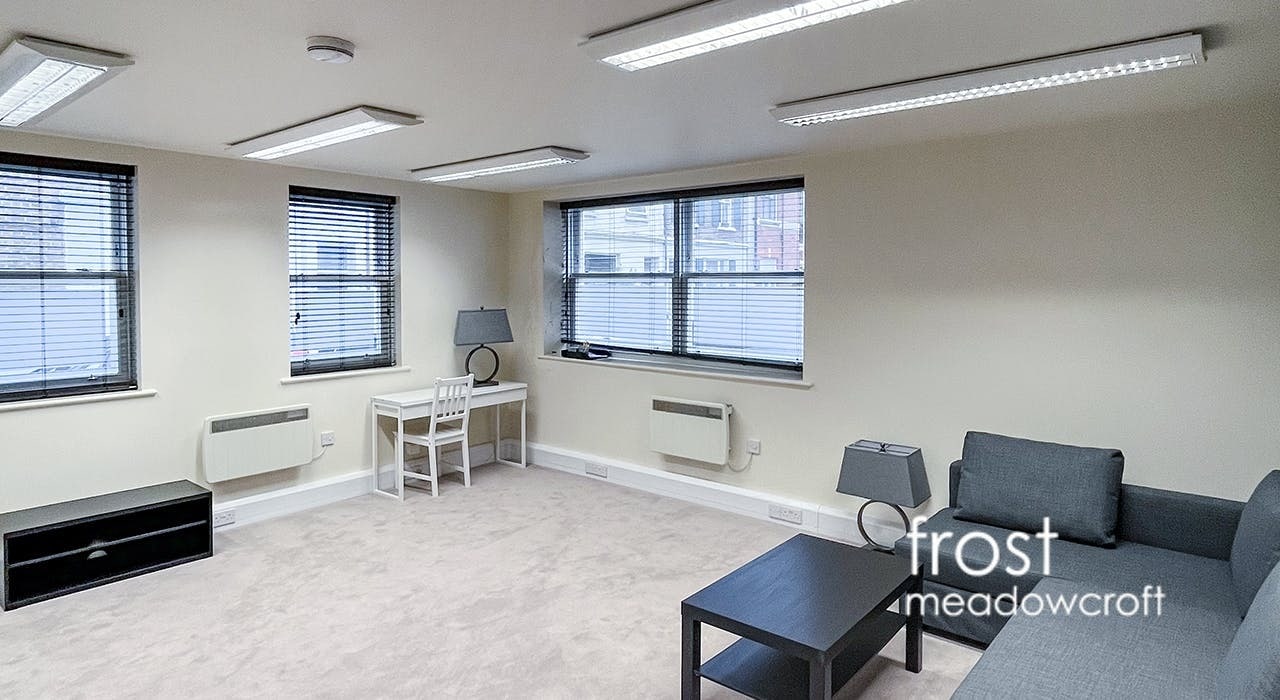 10 Hornton Pl, London to rent Interior Photo- Image 1 of 1