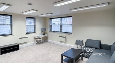 10 Hornton Pl, London to rent Interior Photo- Image 1 of 1