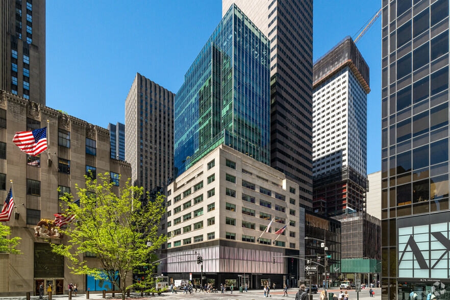 640 Fifth Ave, New York, NY for rent - Primary Photo - Image 1 of 17