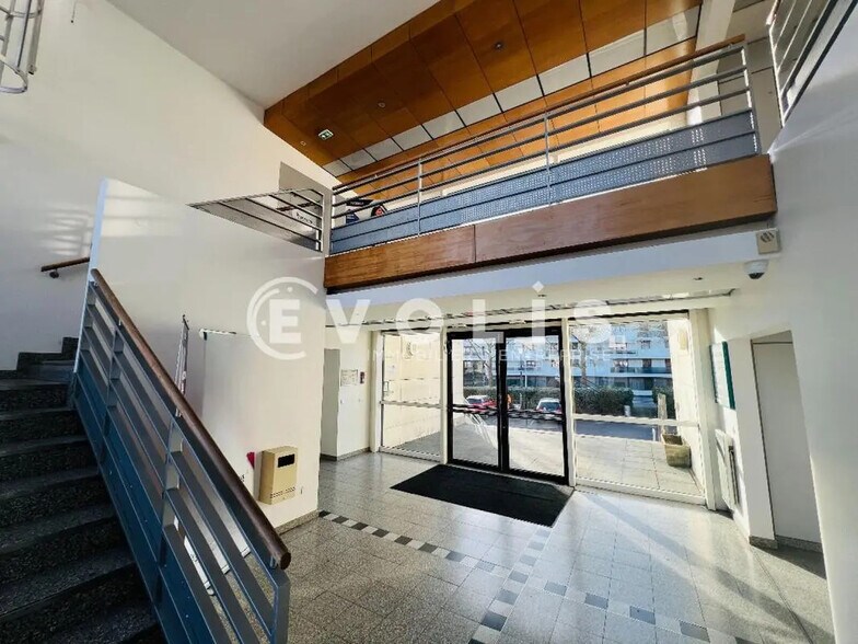 Office in Lognes to rent - Building Photo - Image 1 of 7