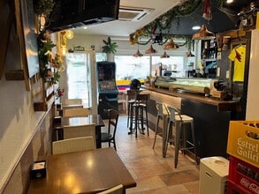 Retail in Madrid, Madrid to rent Interior Photo- Image 1 of 6