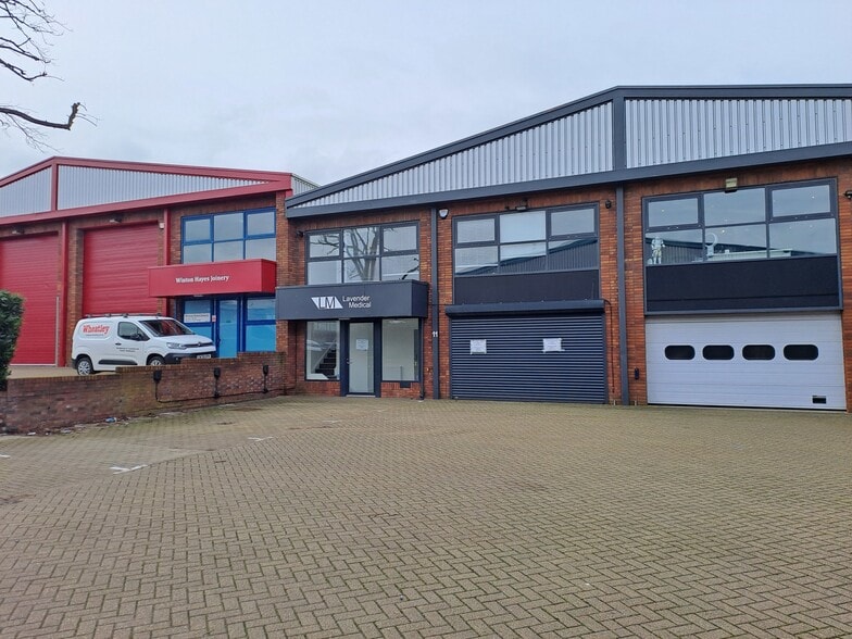Amor Way, Letchworth Garden City to rent - Building Photo - Image 1 of 8