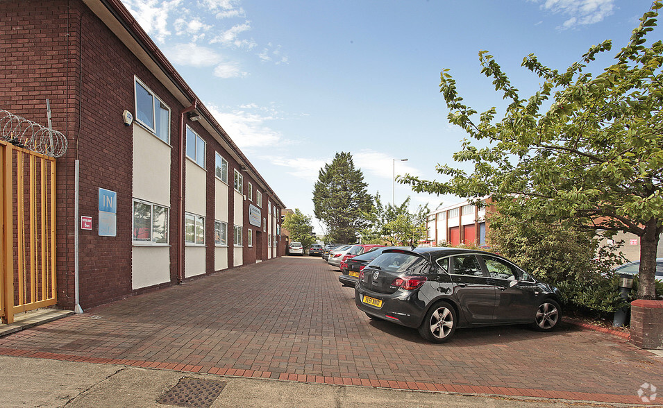 Bridle Way, Bootle for rent - Building Photo - Image 3 of 3