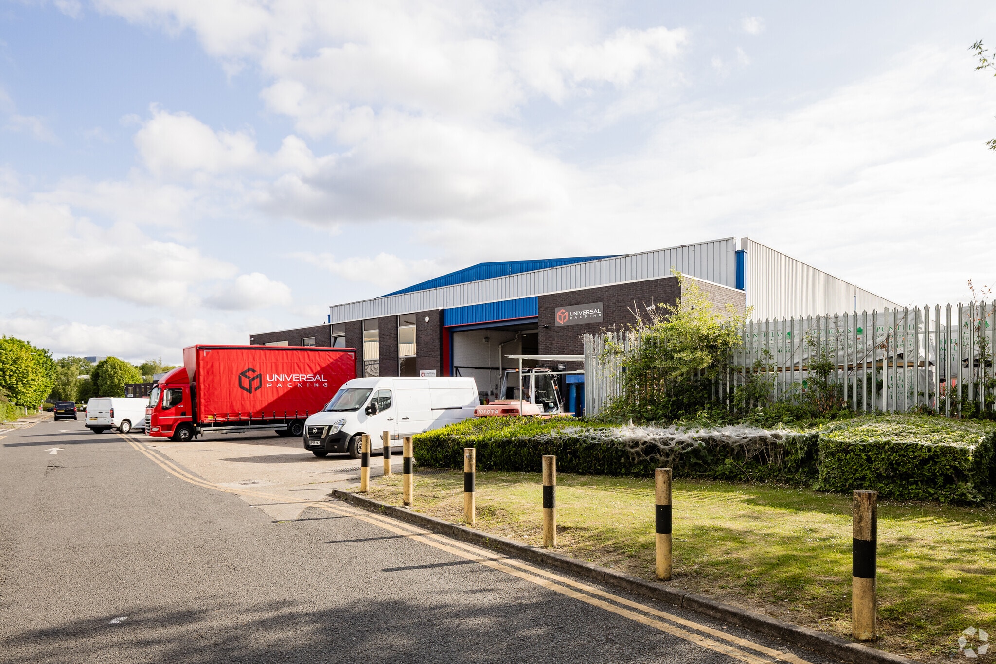 Swallowfield Way, Hayes to rent Primary Photo- Image 1 of 20