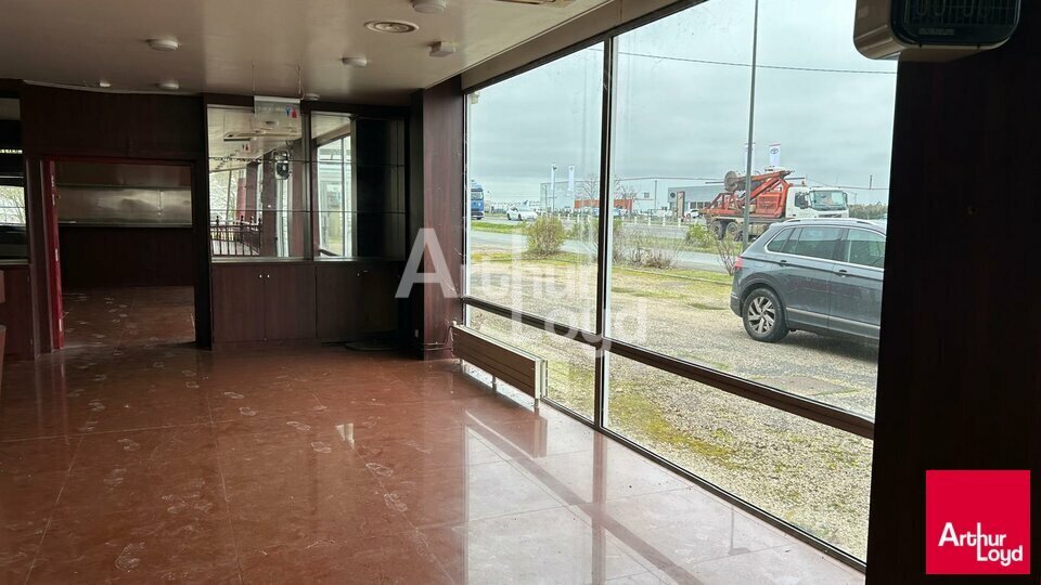 Light Industrial in Saint Ouen to rent Interior Photo- Image 1 of 3