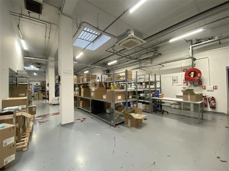 Light Industrial in Gennevilliers to rent - Interior Photo - Image 2 of 6