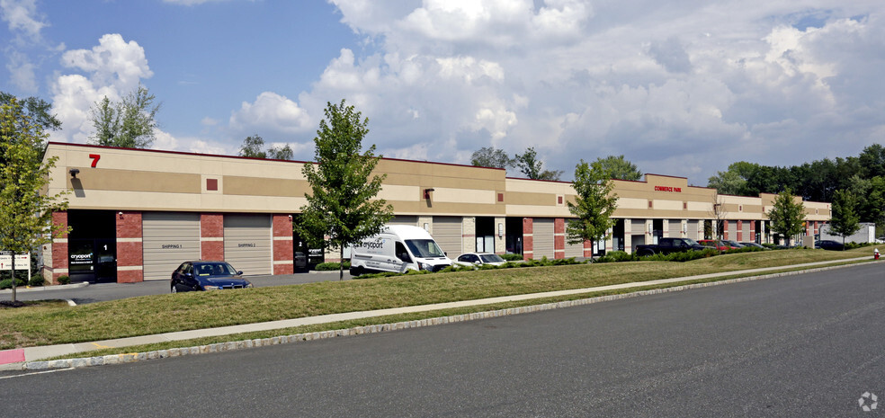 7 Industrial Pkwy, Livingston, NJ for rent - Building Photo - Image 3 of 5