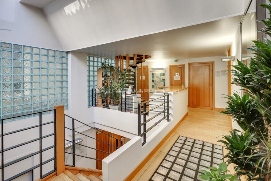 63 Rue Edouard Vaillant, Levallois-Perret to rent - Interior Photo - Image 2 of 12
