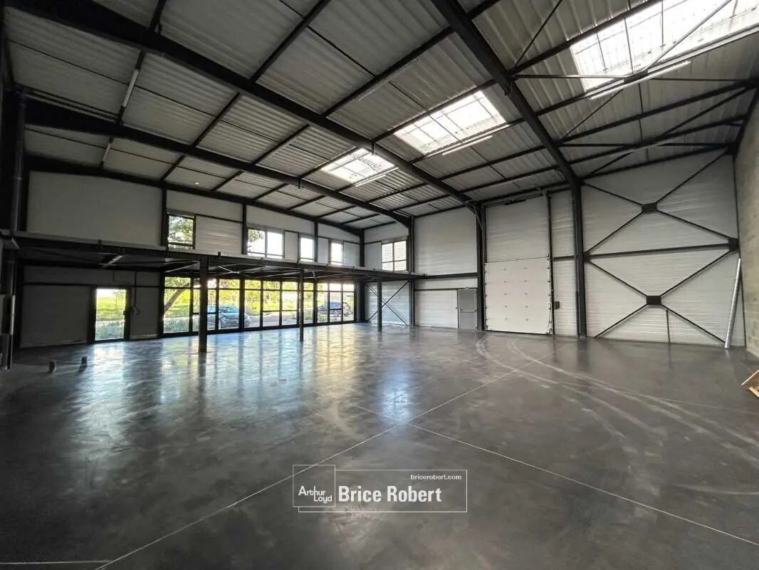 Light Industrial in Vénissieux to rent Interior Photo- Image 1 of 1