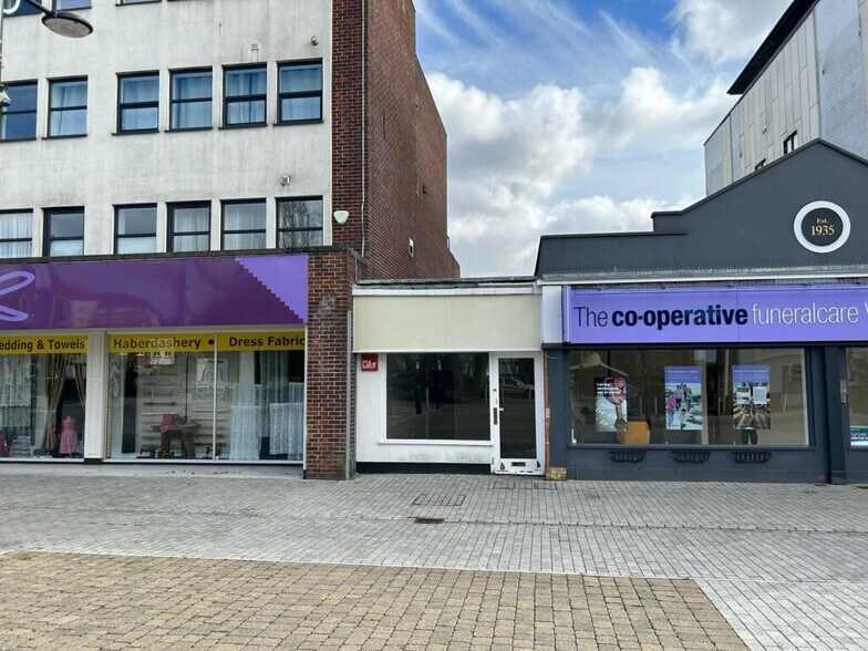 322 London Road Rd, Waterlooville to rent - Building Photo - Image 2 of 3