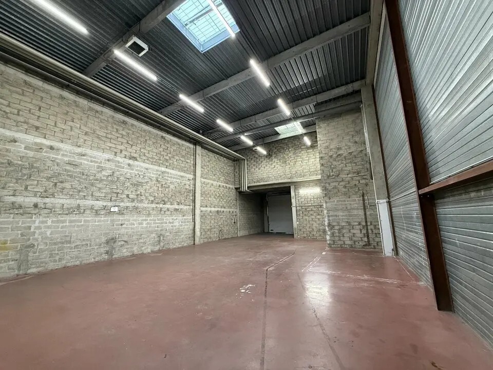 114 Avenue Louis Roche, Gennevilliers to rent Building Photo- Image 1 of 4