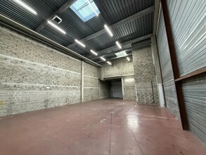 114 Avenue Louis Roche, Gennevilliers to rent Building Photo- Image 1 of 4