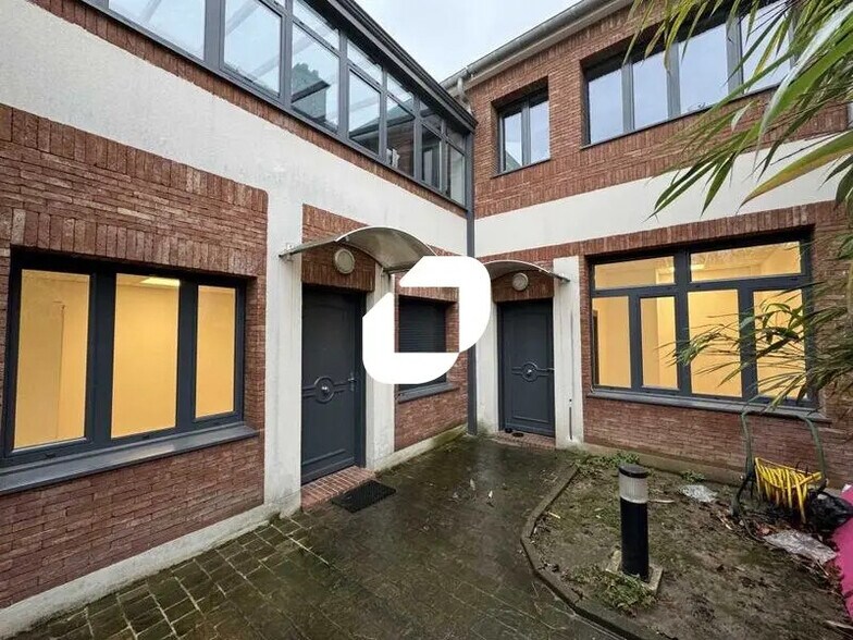 1 Bis Rue Jean Le Galleu, Ivry-sur-Seine to rent - Building Photo - Image 2 of 16