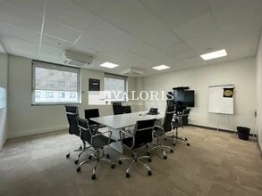Office in Villeurbanne to rent Interior Photo- Image 1 of 12