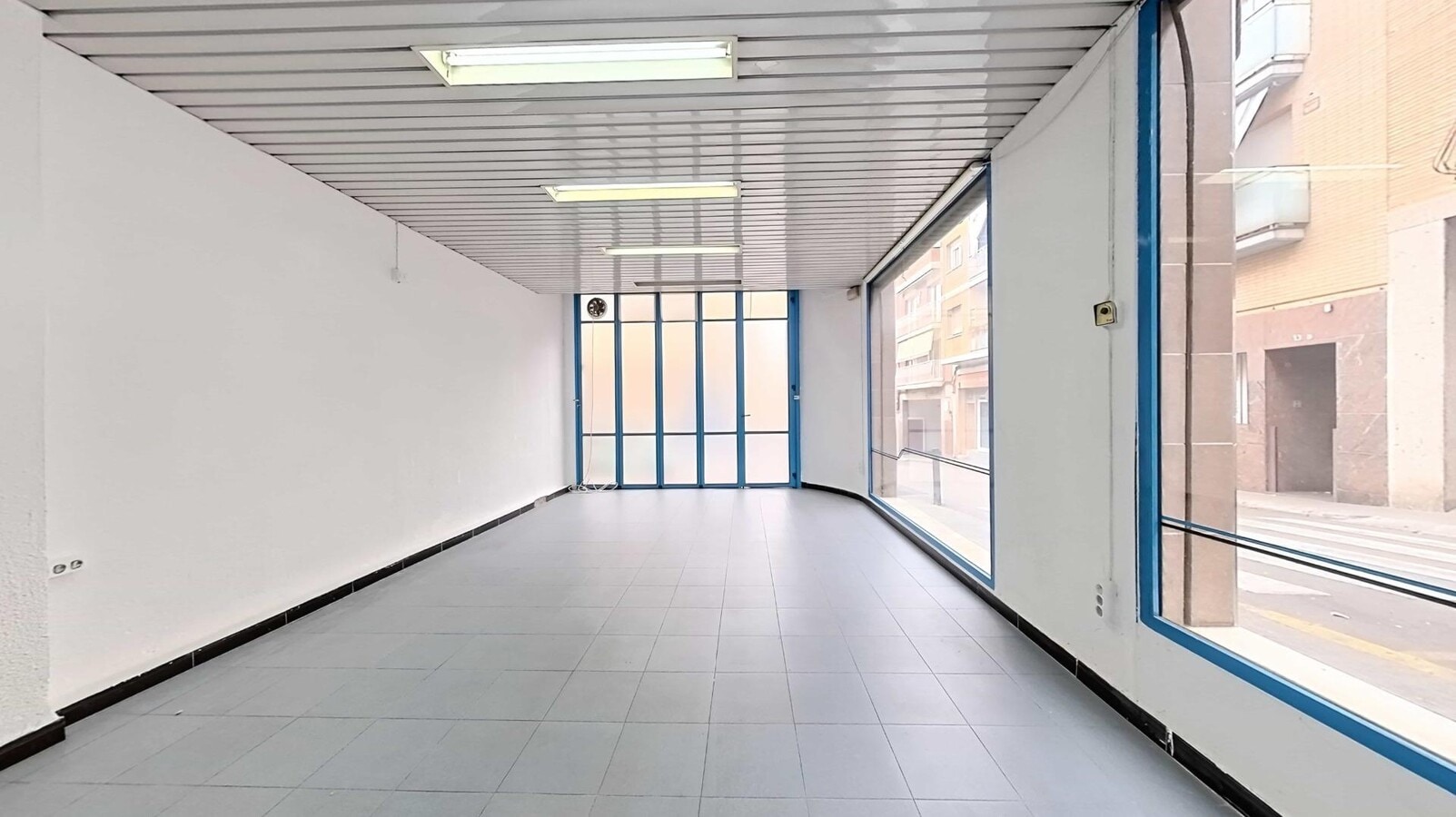 Santa Coloma de Gramenet, BAR 08923 - Unit 1 - - Interior Photo - Image 2 of 20
