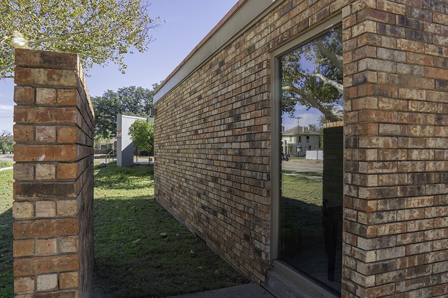 2405 9th St, Wichita Falls, TX for sale - Primary Photo - Image 1 of 1