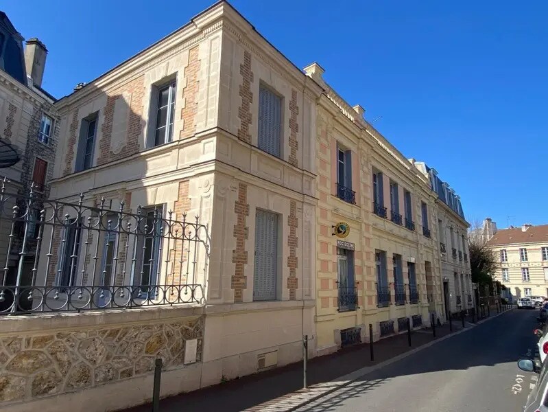 Office in Saint-Germain-en-Laye to rent Building Photo- Image 1 of 21