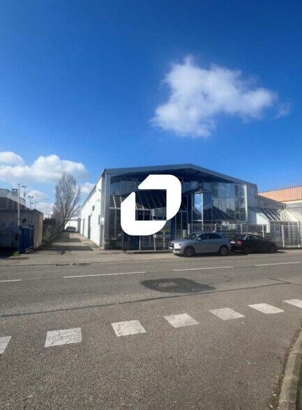 5 Avenue Karl Marx, Vaulx-en-Velin to rent - Building Photo - Image 2 of 15