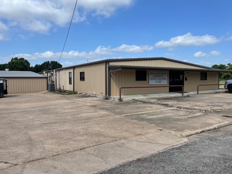 390 S Reynolds St, La Grange, TX for sale - Building Photo - Image 2 of 20