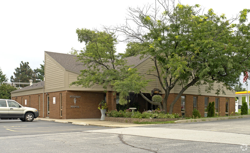 14815-14847 Clayton Rd, Chesterfield, MO for rent - Primary Photo - Image 1 of 5