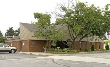 14815-14847 Clayton Rd, Chesterfield, MO for rent Primary Photo- Image 1 of 6