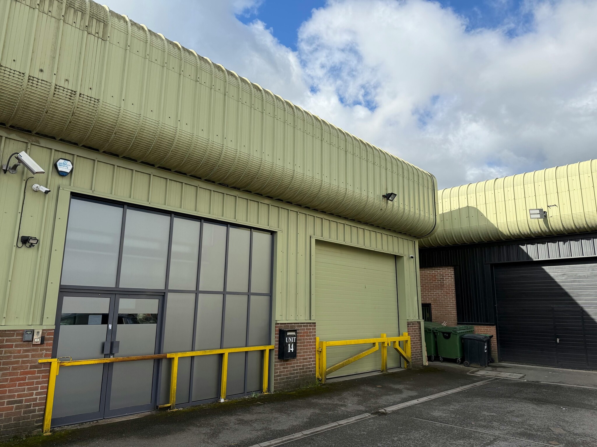 Newbury Rd, Kingsclere to rent Building Photo- Image 1 of 6