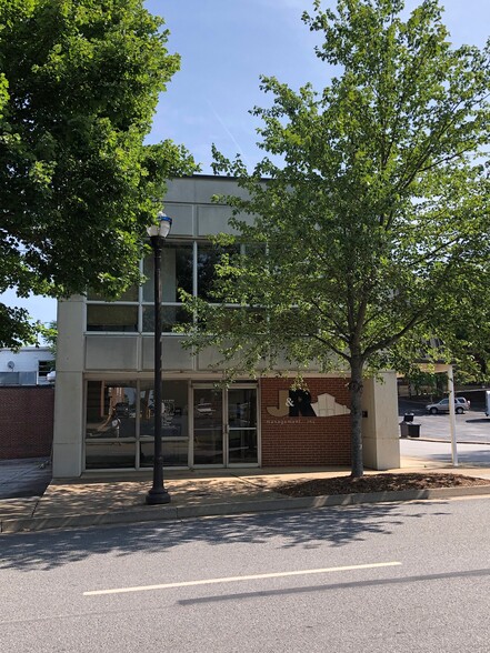 24-26 W Church St, Martinsville, VA for rent - Building Photo - Image 1 of 7