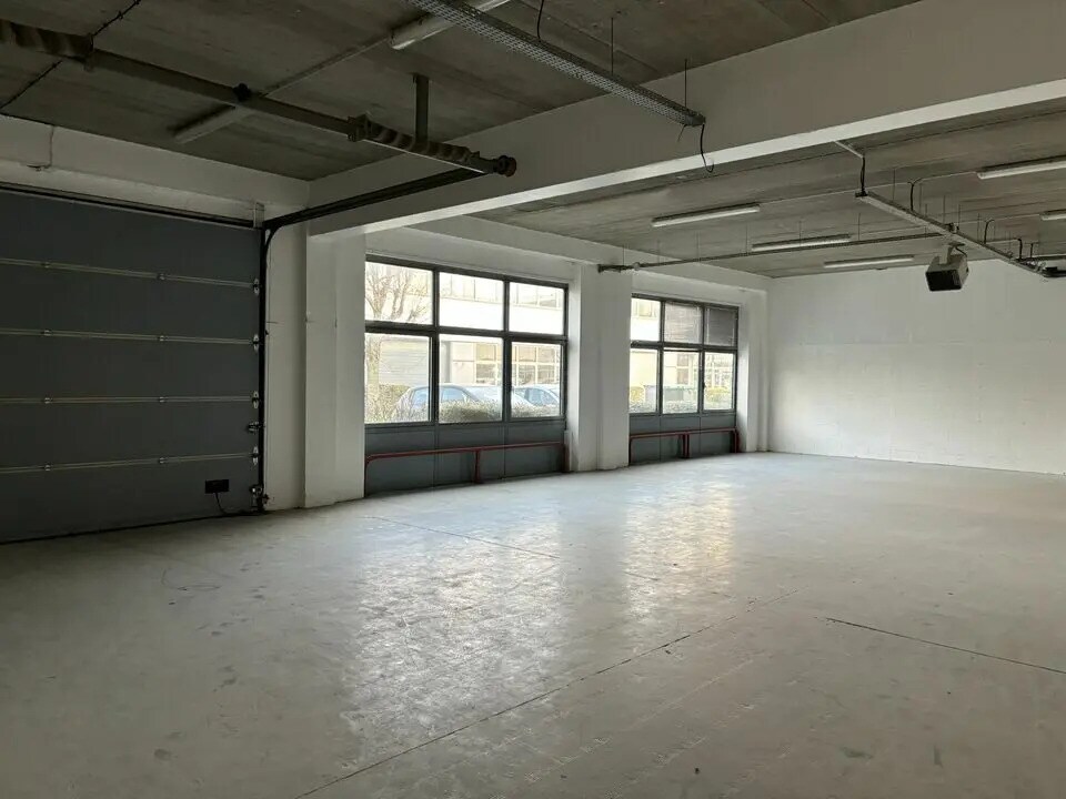 Light Industrial in Roissy-en-France to rent Interior Photo- Image 1 of 6